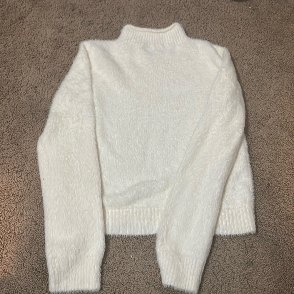 Universal threads extra small turtleneck, white sweater